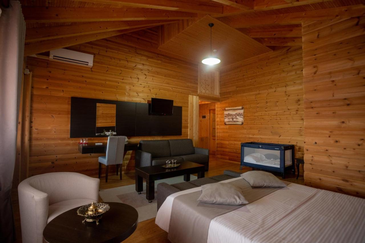 Hotel Shpija E Gjyshit Canaj Dış mekan fotoğraf