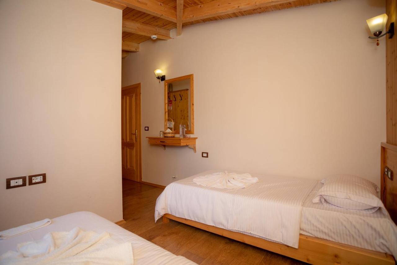 Hotel Shpija E Gjyshit Canaj Dış mekan fotoğraf