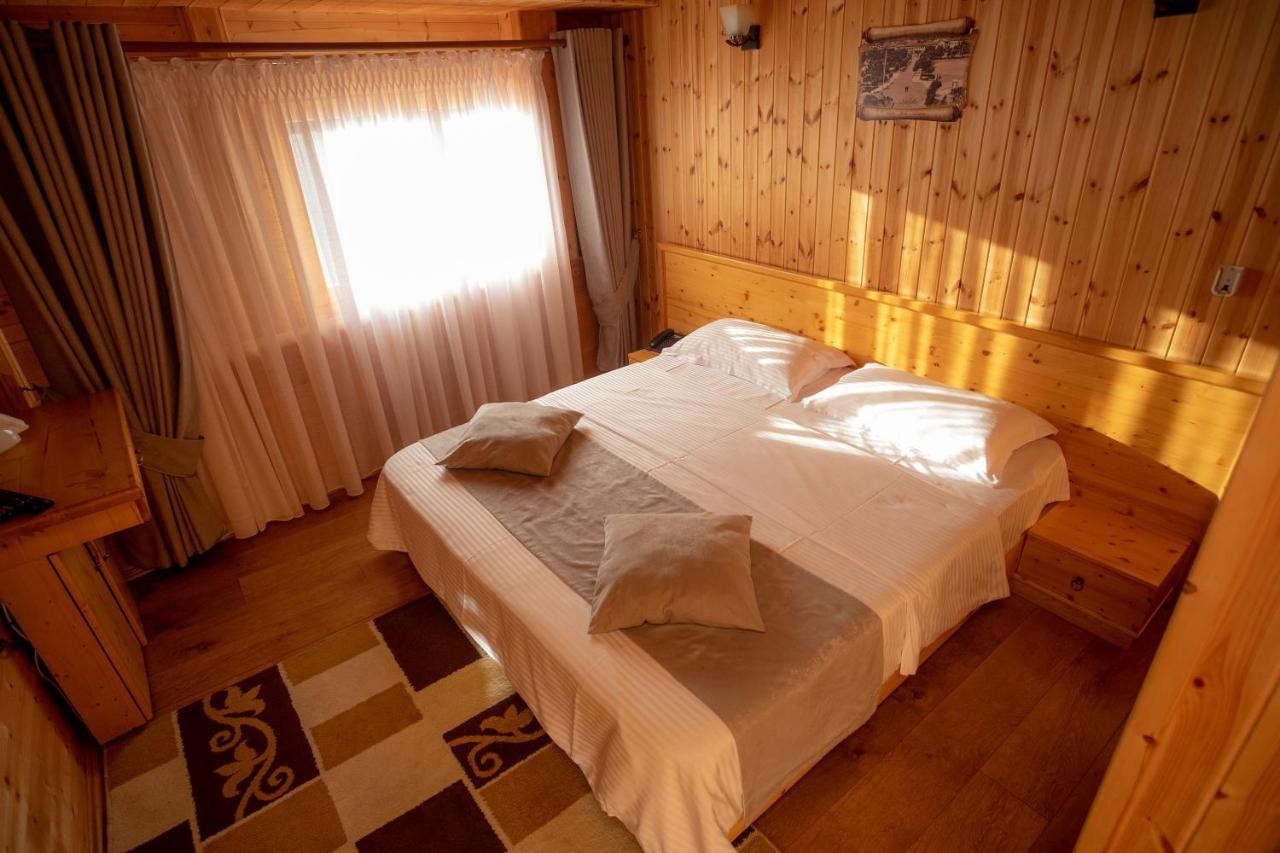 Hotel Shpija E Gjyshit Canaj Dış mekan fotoğraf