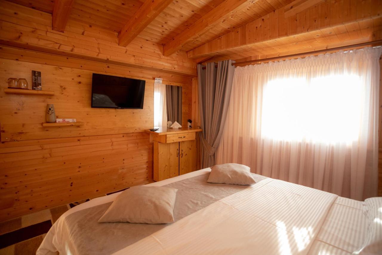 Hotel Shpija E Gjyshit Canaj Dış mekan fotoğraf